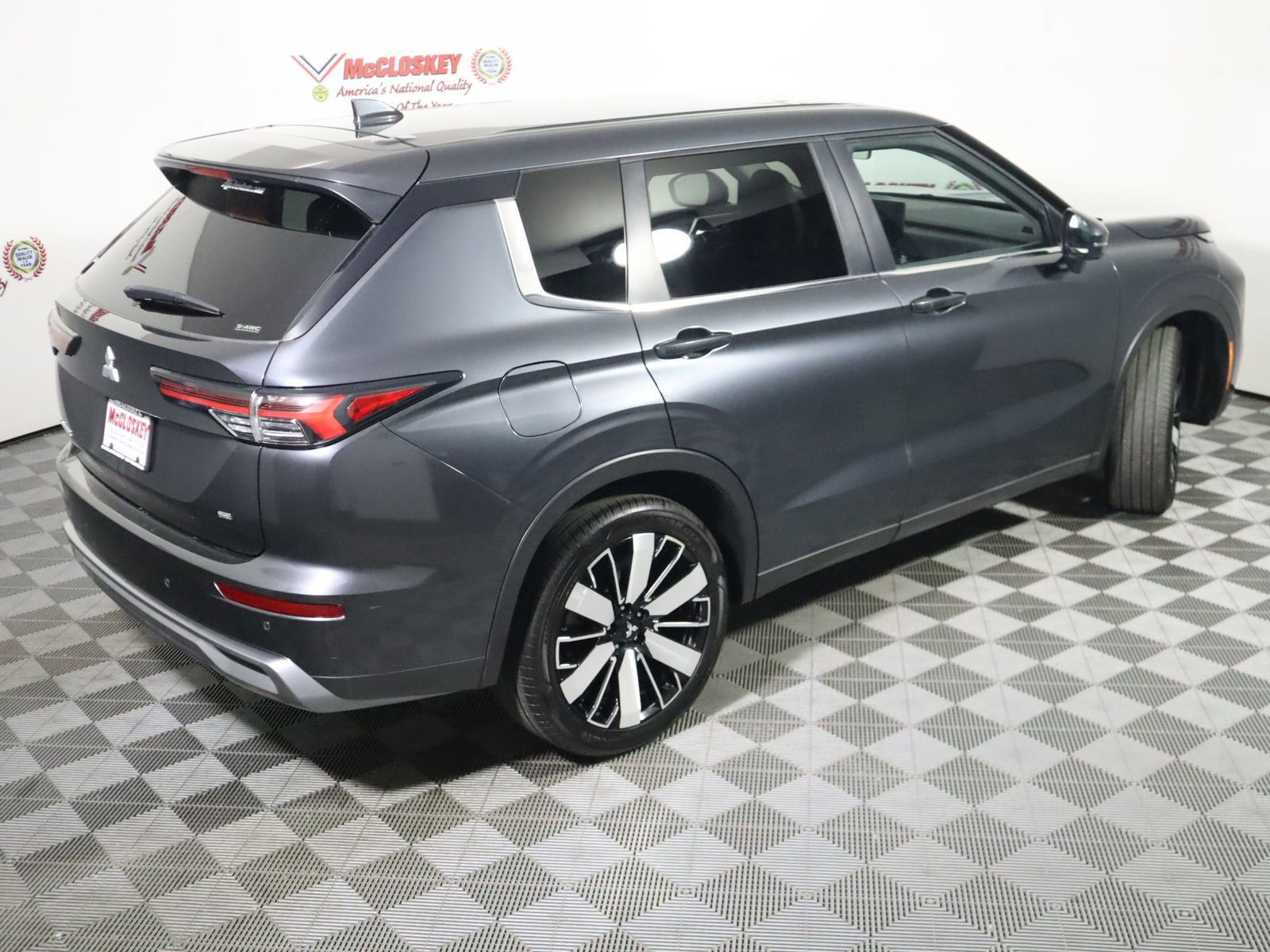 Used 2025 Mitsubishi Outlander AWD image 4