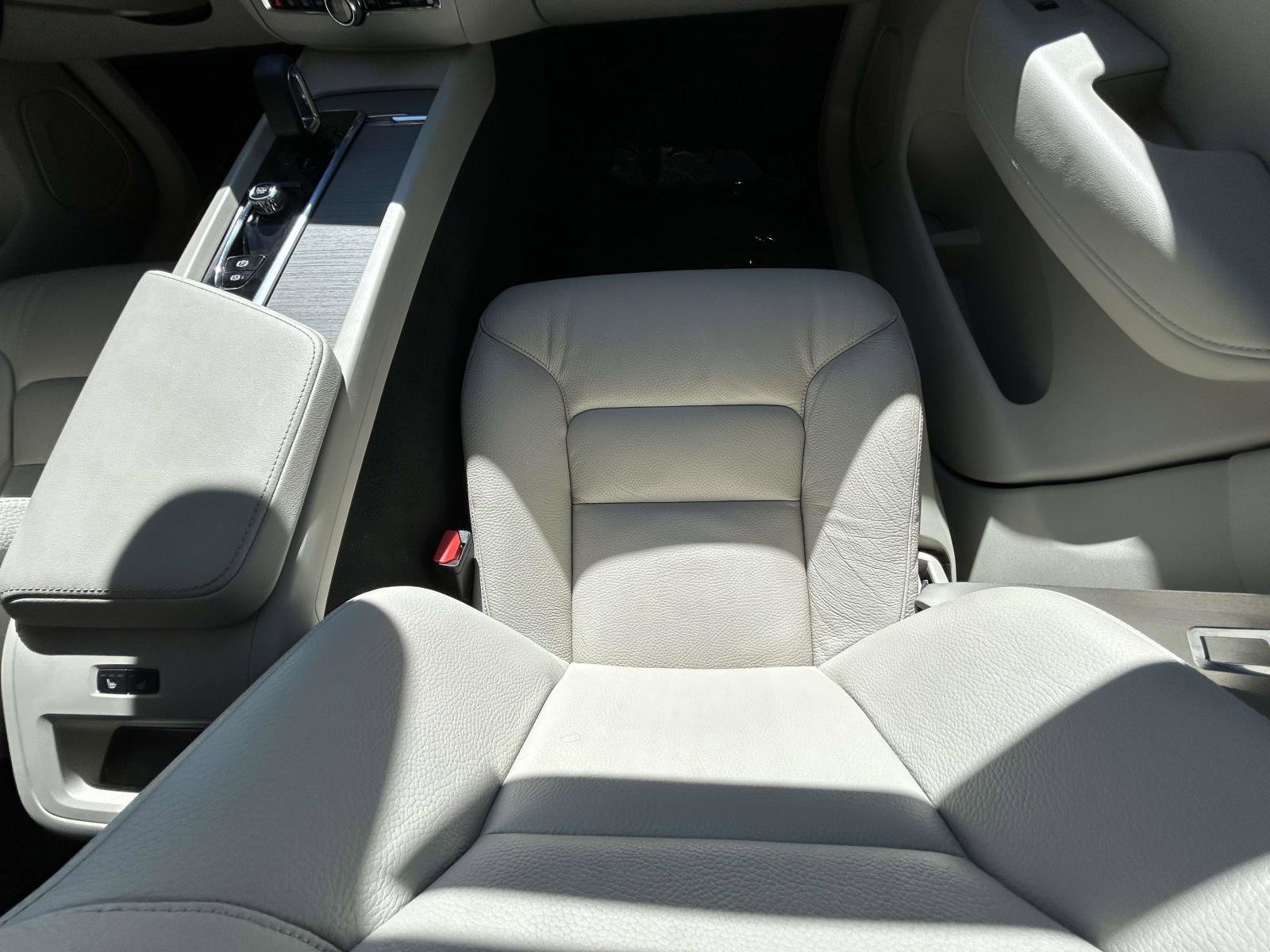 Certified 2023 Volvo XC60 B5 Plus w/ Climate Package image 15