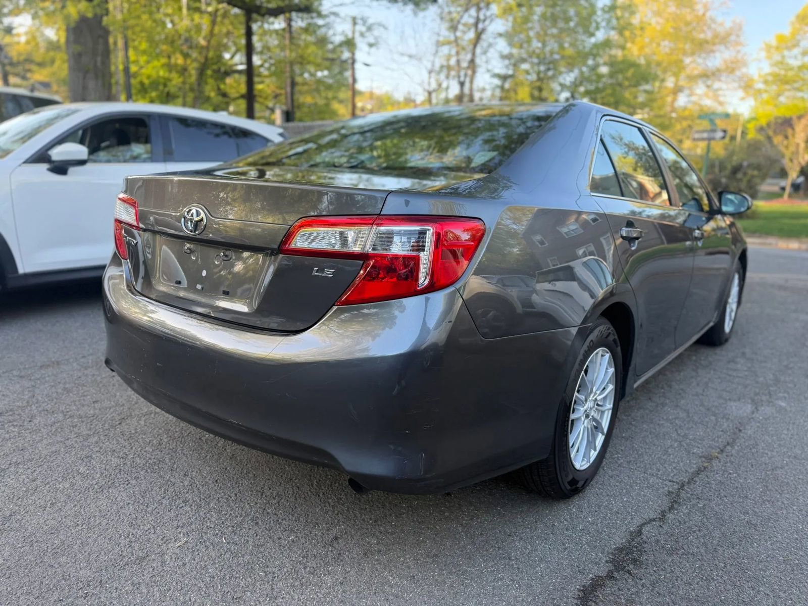 Used 2012 Toyota Camry LE FWD image 4
