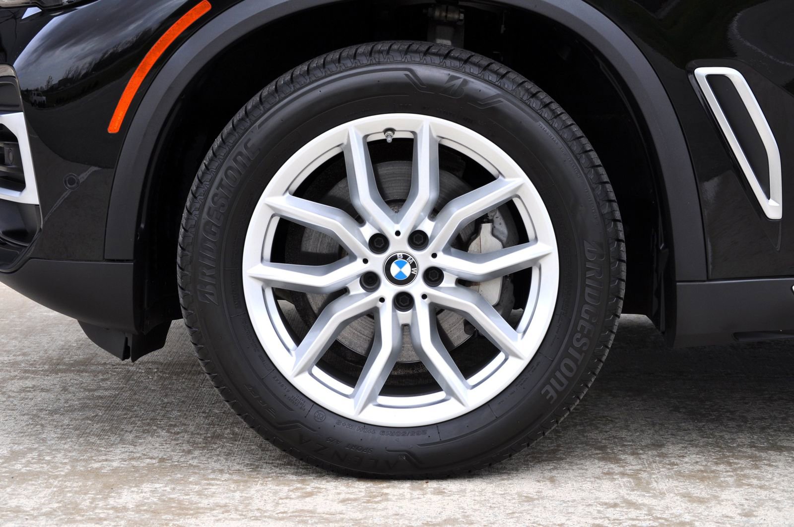 Used 2023 BMW X5 xDrive40i w/ Parking Assistance Package AWD/4WD image 11