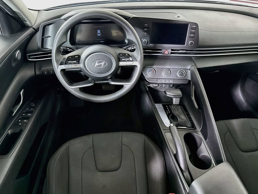 Certified 2024 Hyundai Elantra SE FWD image 3