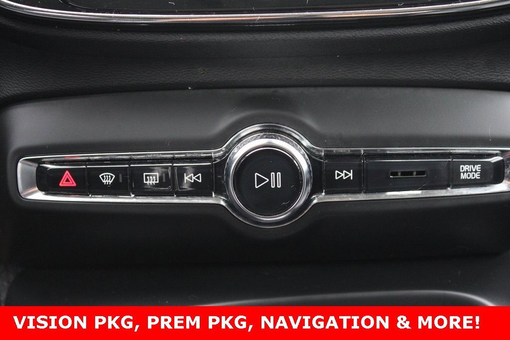 Used 2019 Volvo XC40 T5 Momentum image 17