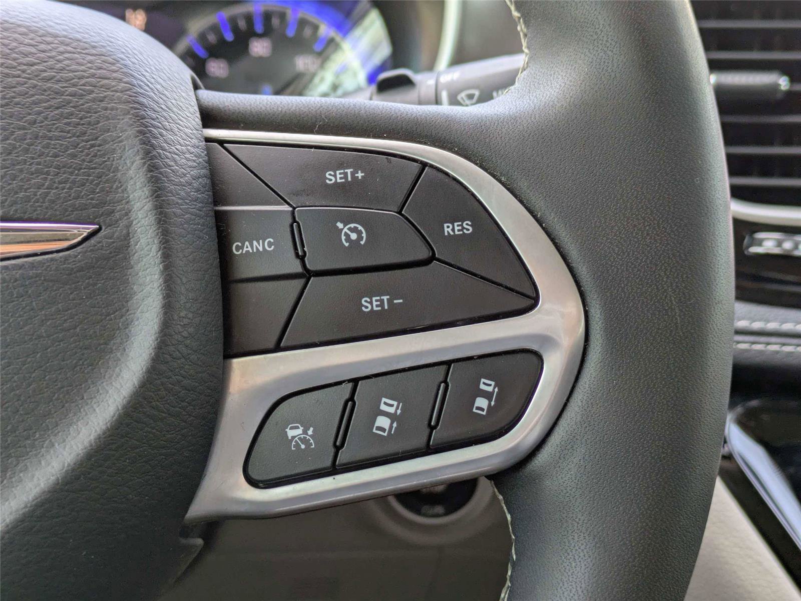 Used 2024 Chrysler Pacifica Touring-L image 29