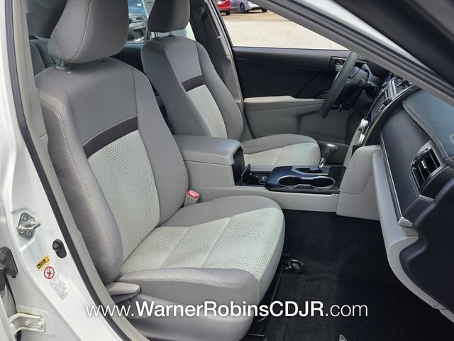 Used 2014 Toyota Camry LE FWD image 17