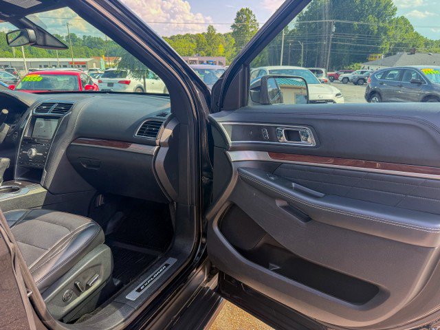 Used 2017 Ford Explorer Platinum AWD/4WD image 22