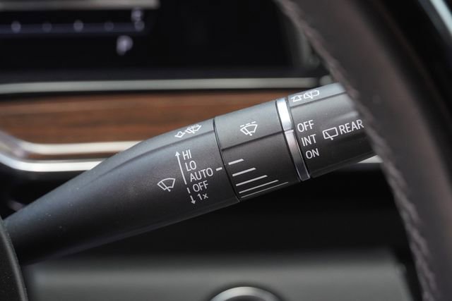 Used 2024 Cadillac Escalade ESV Premium Luxury Platinum image 33