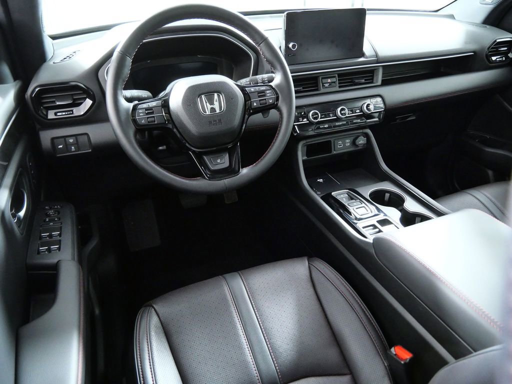 Used 2025 Honda Pilot Black Edition image 4