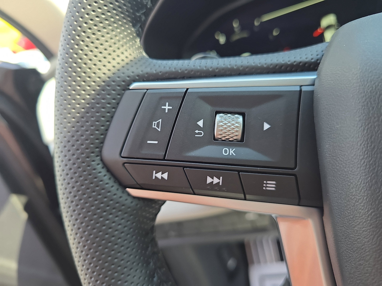 New 2025 Mitsubishi Outlander image 17