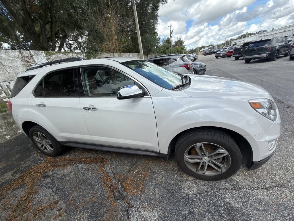 Used 2017 Chevrolet Equinox Premier w/ Enhanced Convenience Package FWD image 3