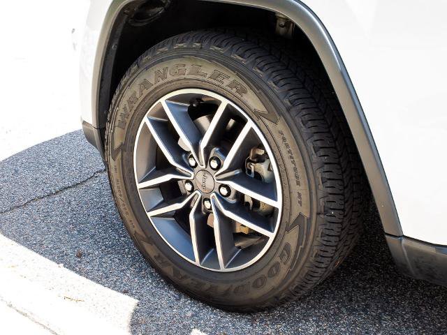 Used 2019 Jeep Grand Cherokee Laredo AWD/4WD image 5