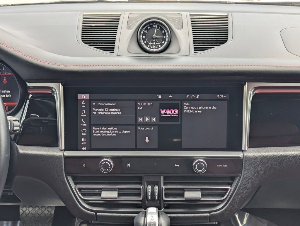 Used 2024 Porsche Macan Turbo image 16