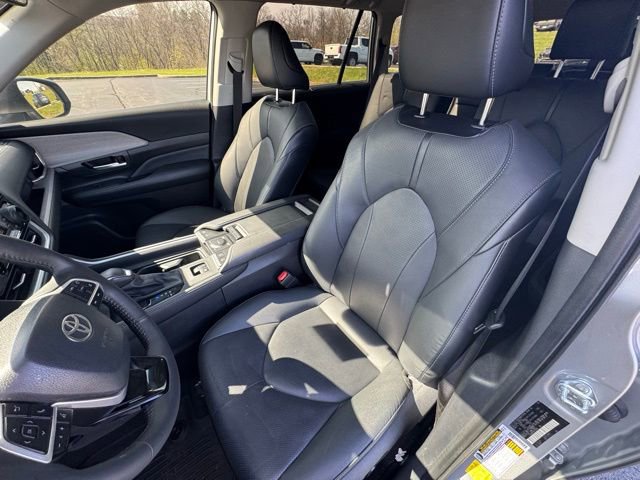 Used 2024 Toyota Grand Highlander Limited image 11