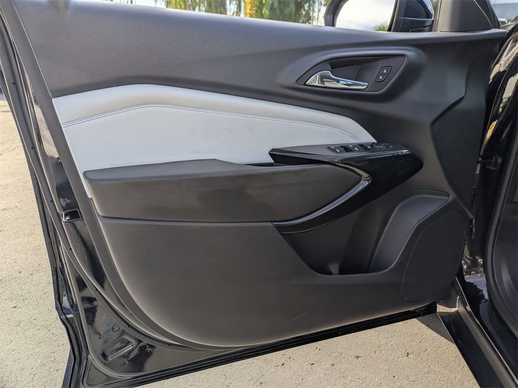 Used 2025 Chevrolet Trax LT w/ LT Convenience Package image 15