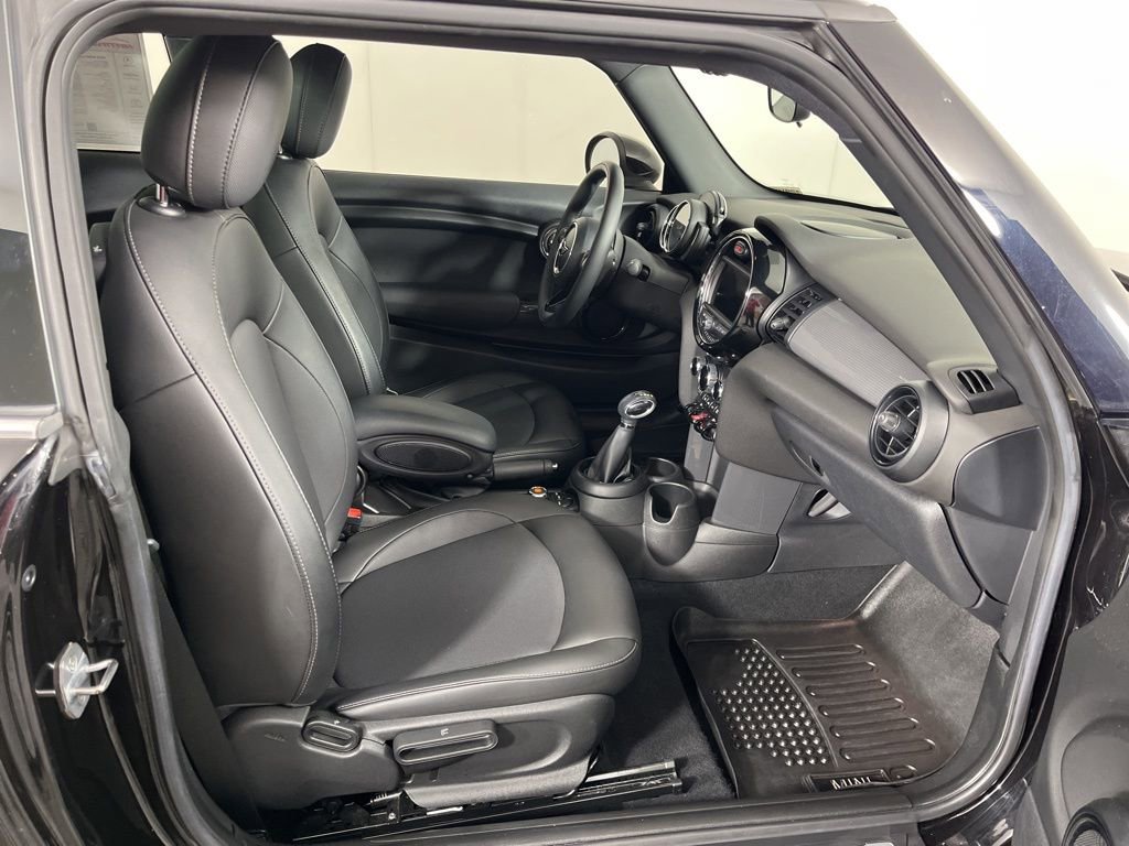 Used 2019 MINI Cooper 2-Door Hardtop image 7