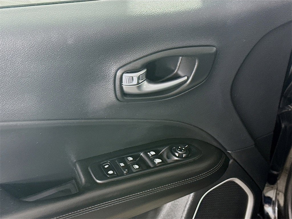 Used 2019 Jeep Compass Altitude image 21