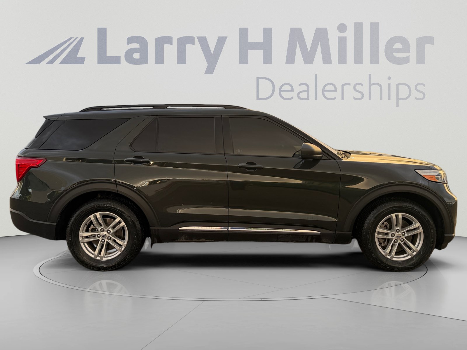 Used 2022 Ford Explorer XLT w/ Equipment Group 202A RWD image 6
