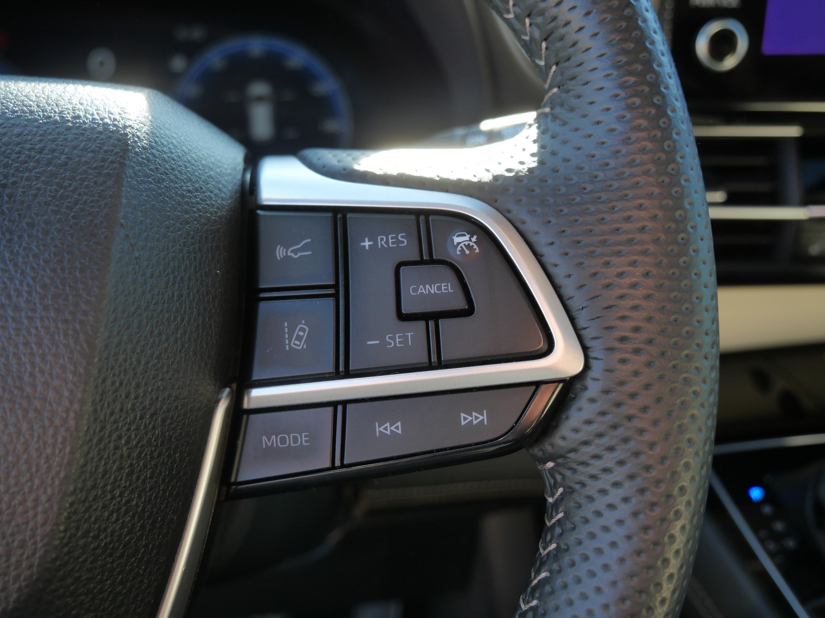 Certified 2025 Toyota Sienna Platinum FWD image 28