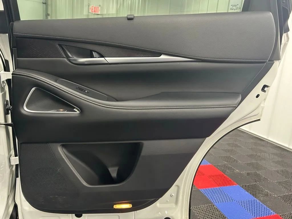 Used 2024 INFINITI QX60 Sensory image 18