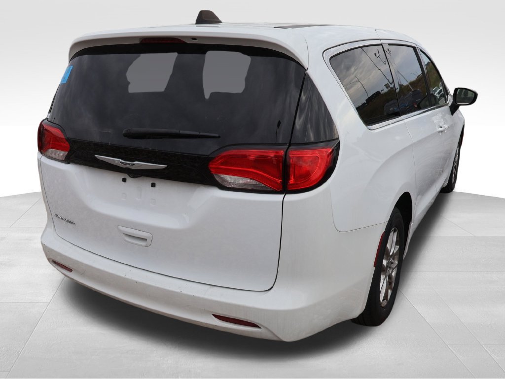 Used 2024 Chrysler Voyager LX FWD image 15