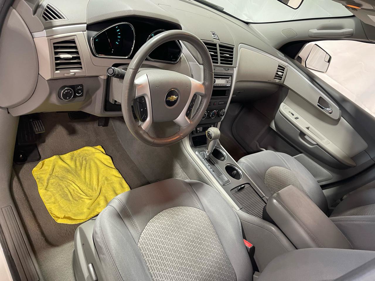 Used 2011 Chevrolet Traverse LT AWD/4WD image 24