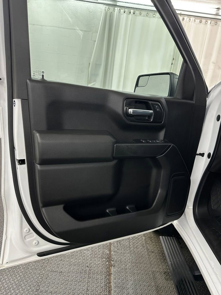 Used 2020 Chevrolet Silverado 1500 Custom w/ Custom Value Package image 8