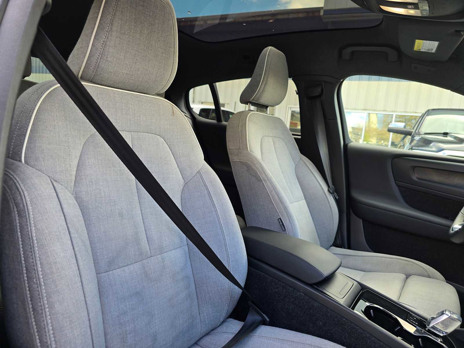 Used 2023 Volvo C40 P8 Recharge Ultimate image 11