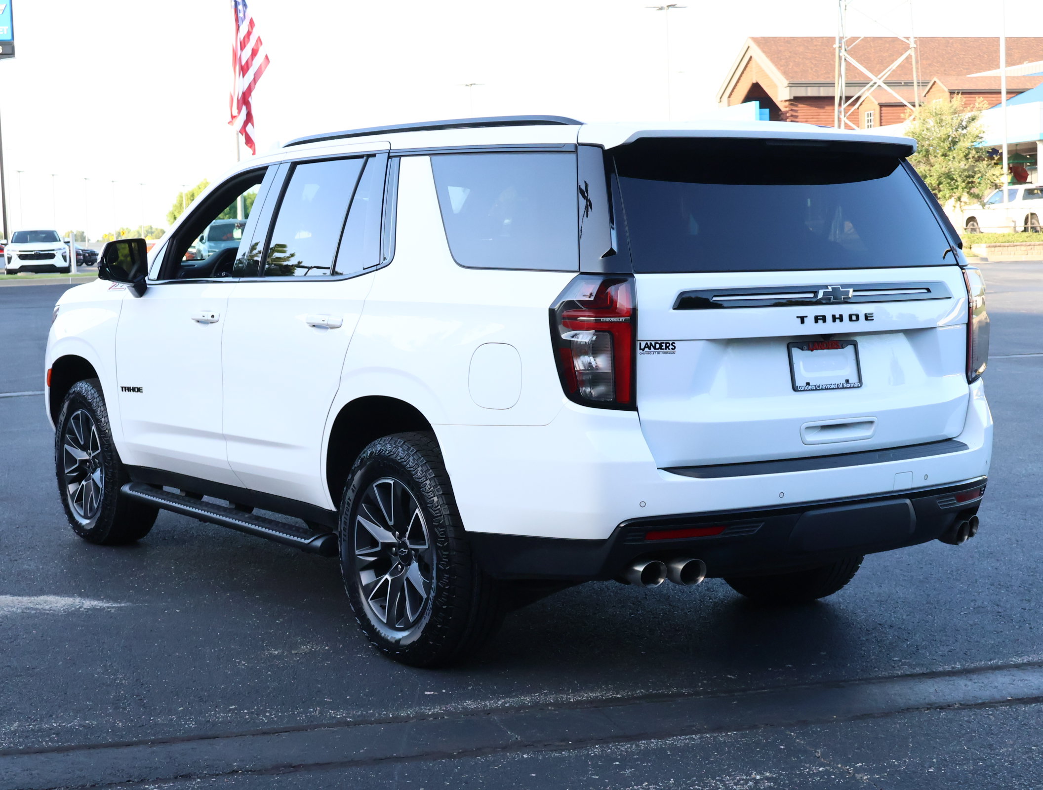 Used 2023 Chevrolet Tahoe Z71 w/ Z71 Off-Road Package AWD/4WD image 7