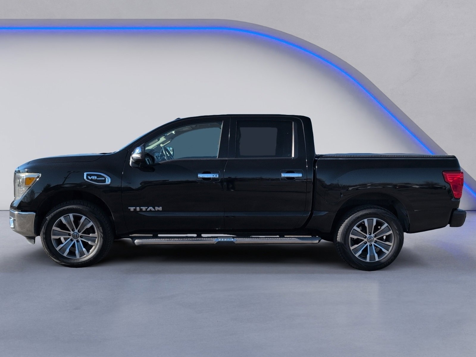 Used 2017 Nissan Titan SL image 5
