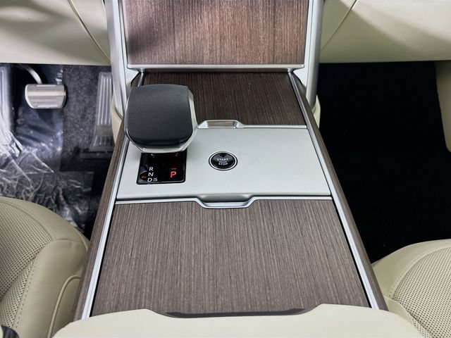 New 2026 Land Rover Range Rover Long Wheelbase SE AWD/4WD image 18
