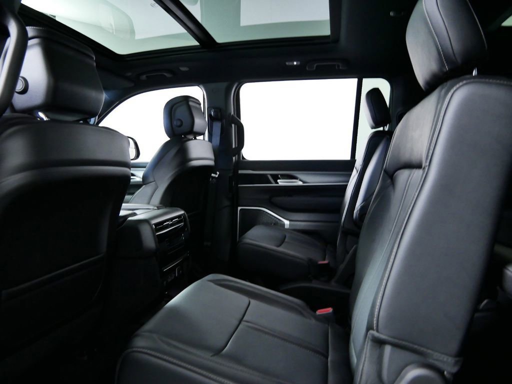 Used 2024 Jeep Wagoneer Series II image 28