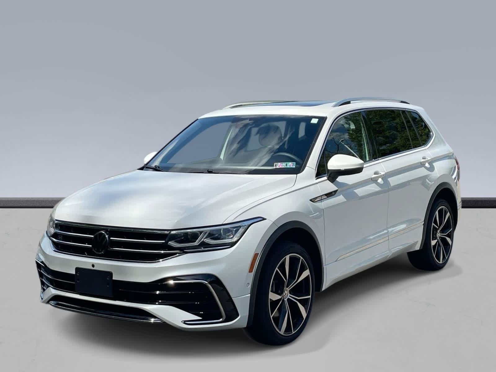 Used 2022 Volkswagen Tiguan SEL R-Line AWD/4WD image 1