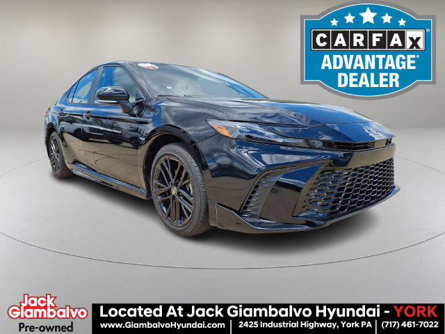 Used 2025 Toyota Camry SE FWD image 1