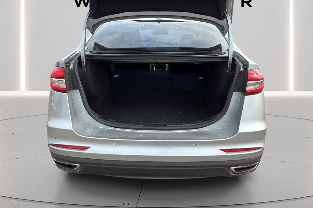 Used 2020 Ford Fusion SE image 19