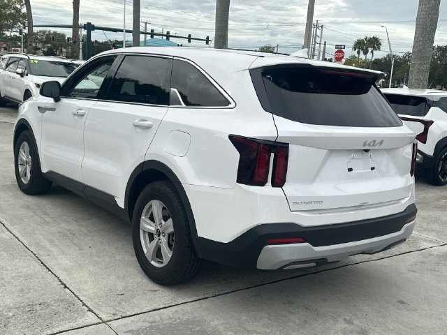 Certified 2025 Kia Sorento LX FWD image 8