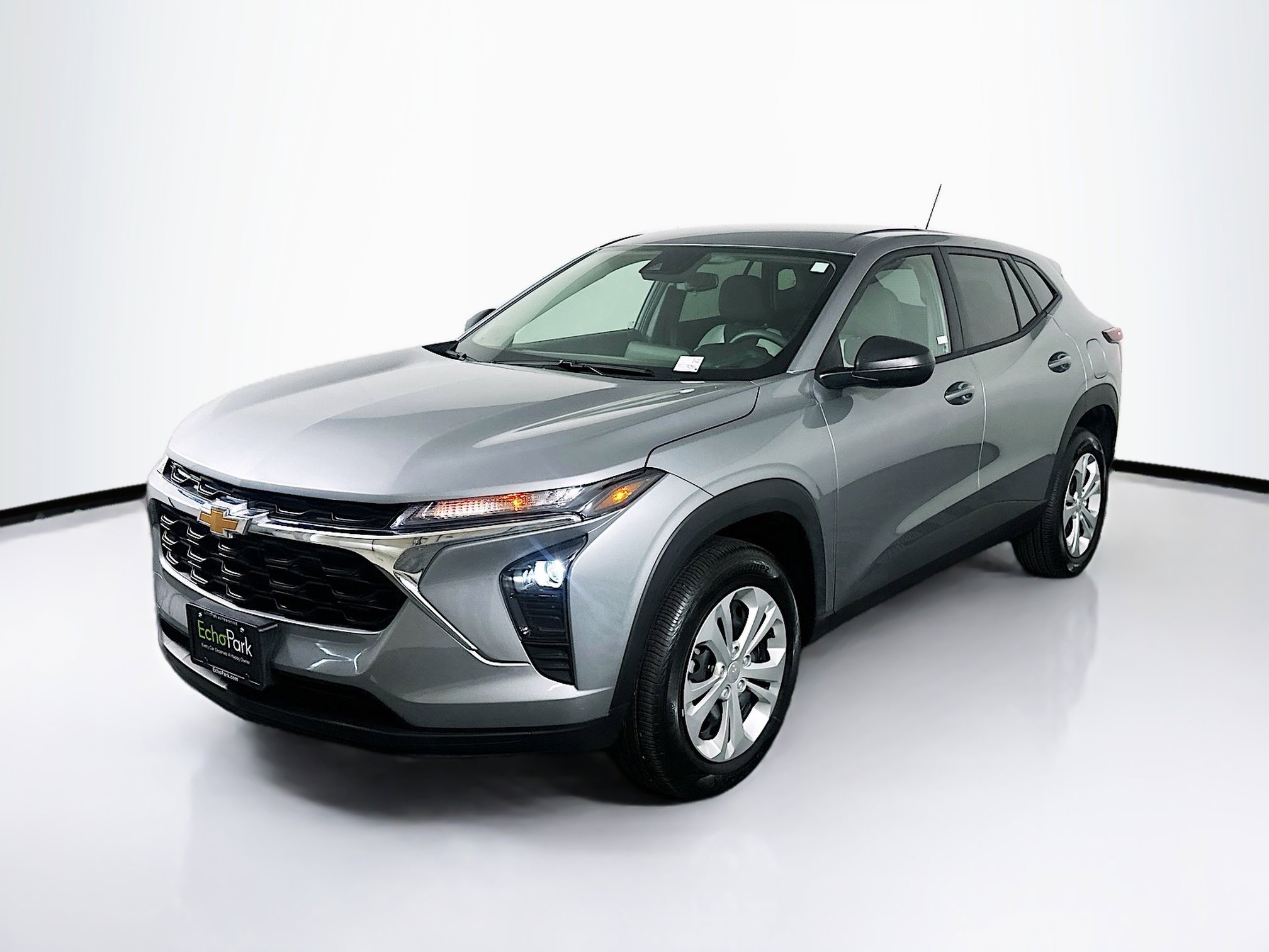 Used 2026 Chevrolet Trax LS w/ Driver Confidence Package FWD image 3