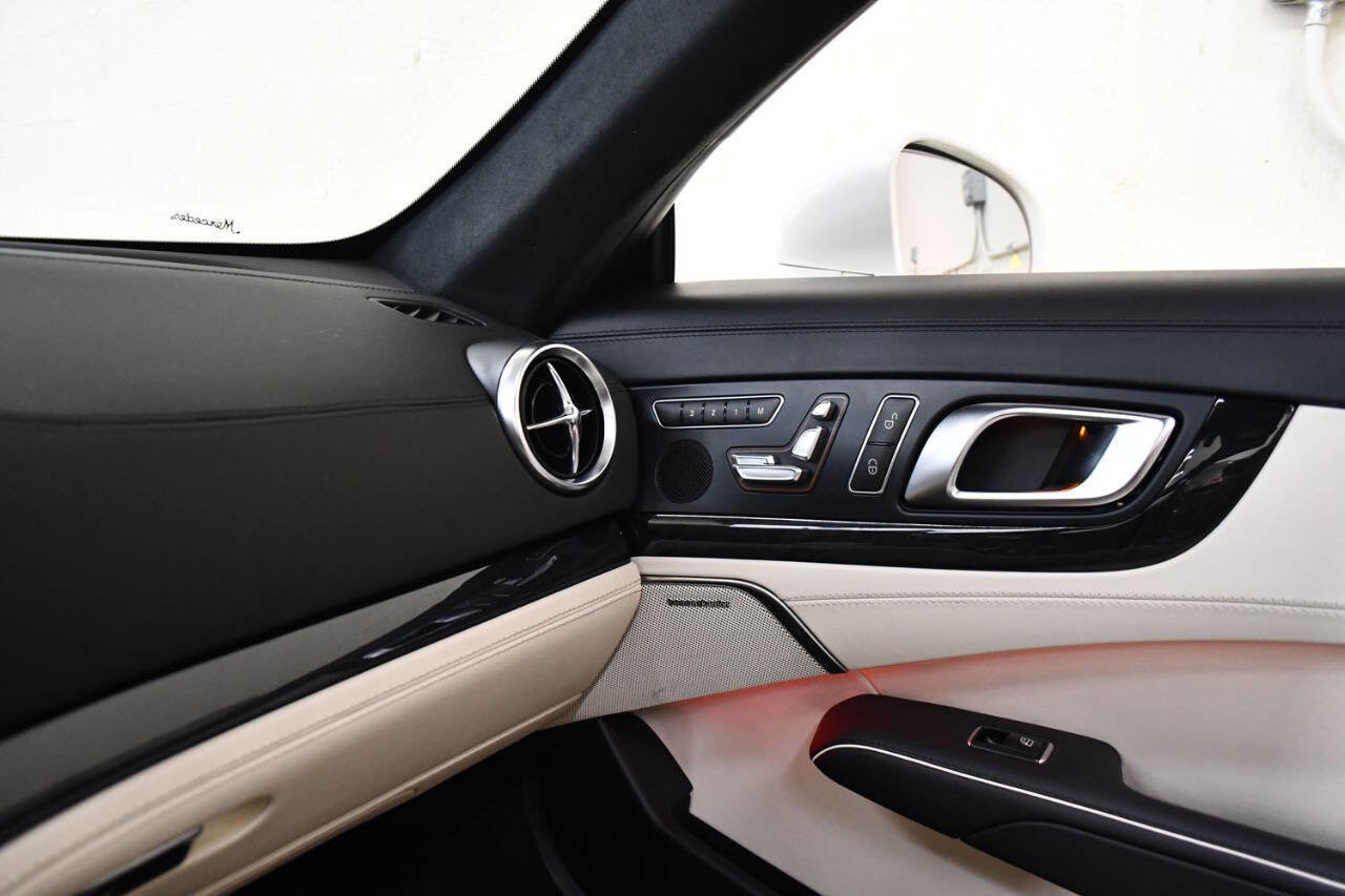 Used 2017 Mercedes-Benz SL 550 SL 550 2dr Convertible image 22