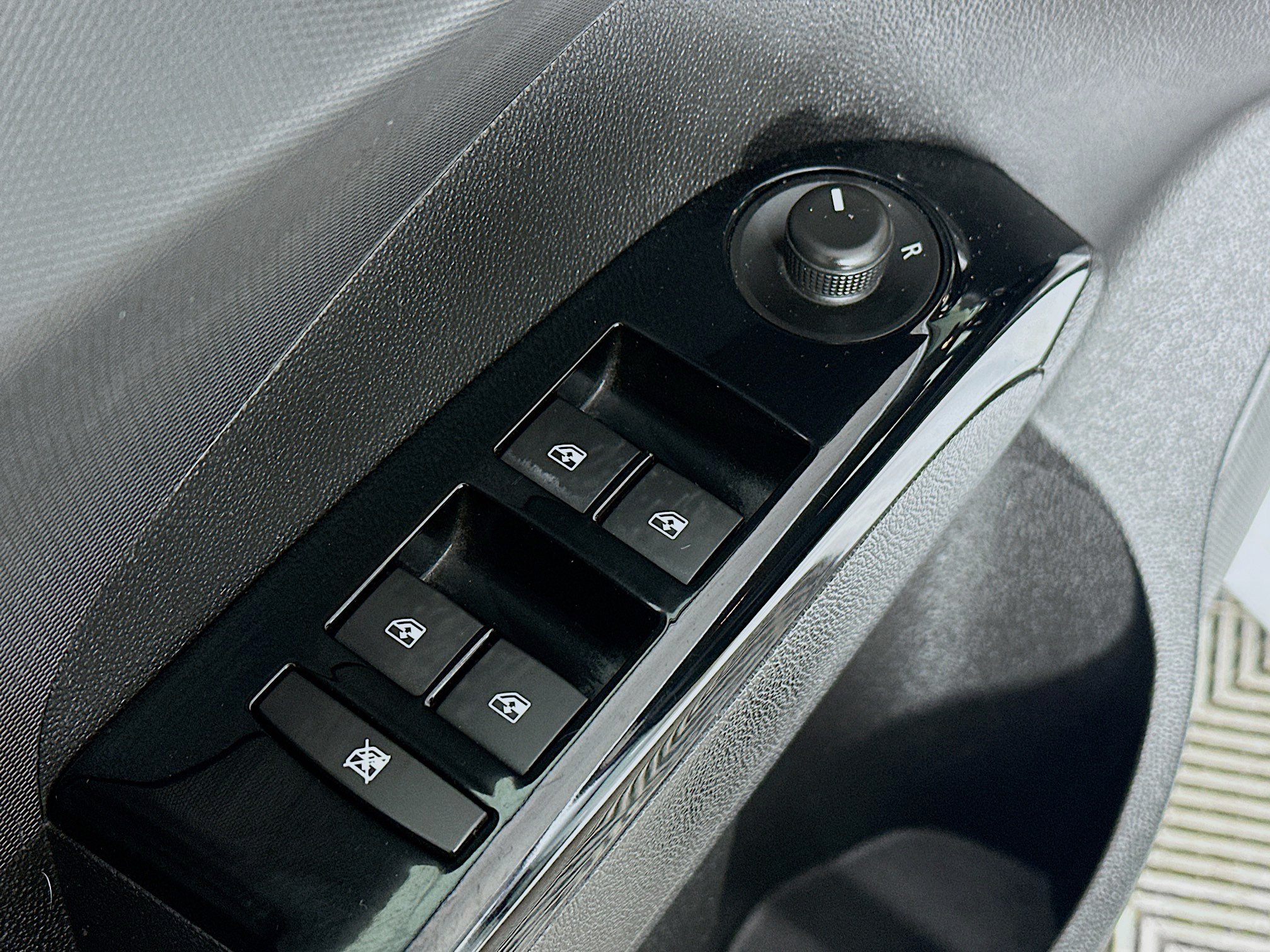Used 2013 Chevrolet Sonic RS FWD image 16