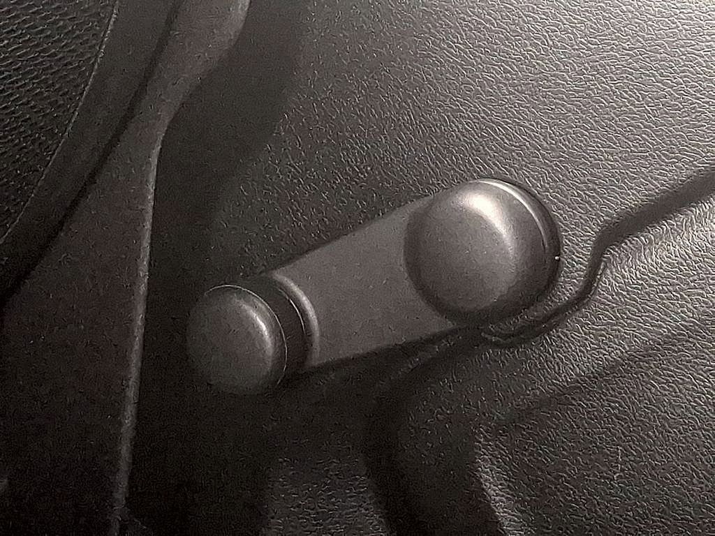 Used 2023 Jeep Wrangler Sport image 31