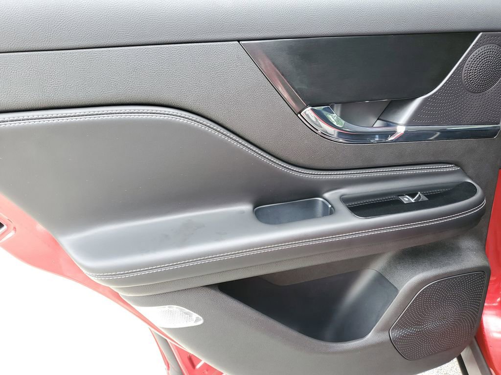 Used 2023 Lincoln Corsair Reserve image 9
