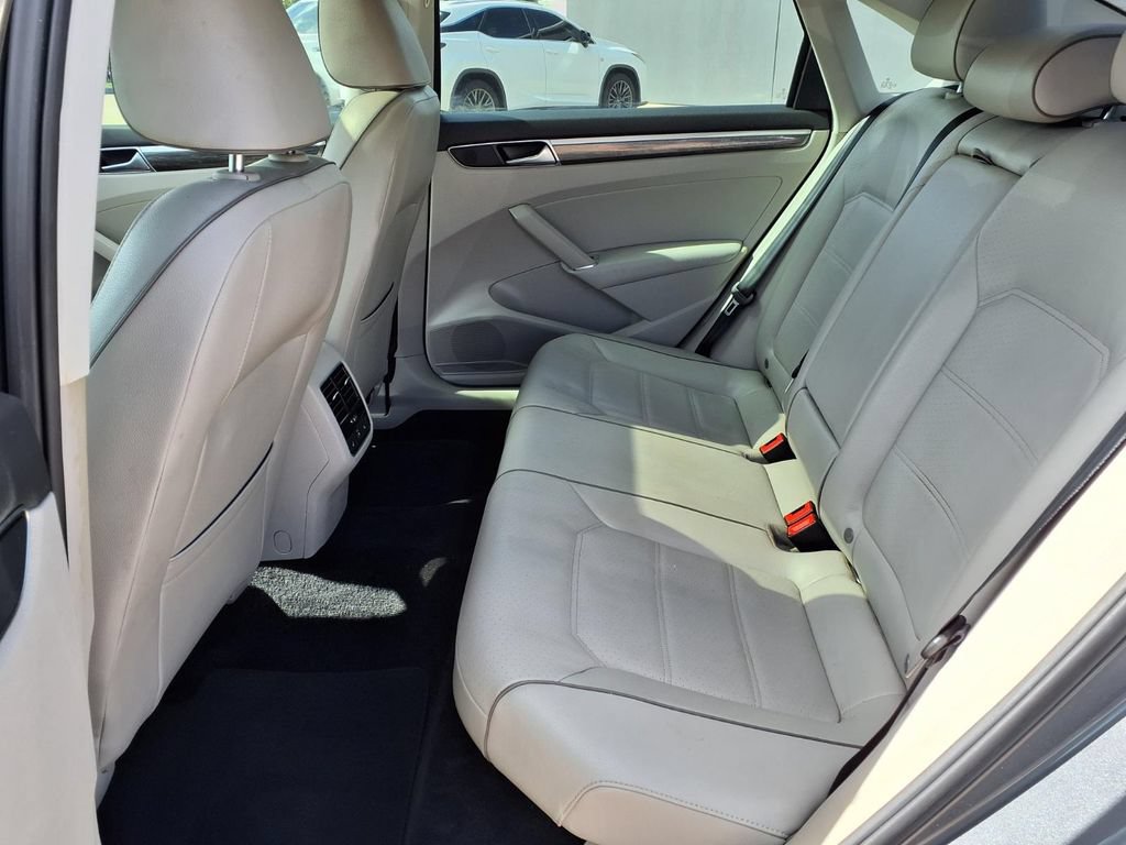 Used 2018 Volkswagen Passat 2.0T SE FWD image 12