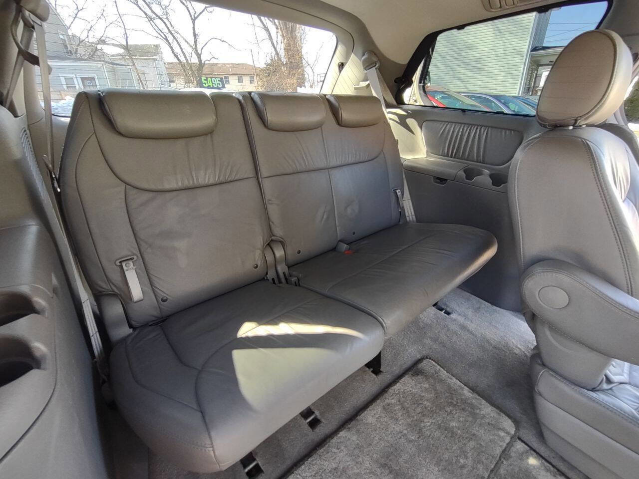 Used 2008 Toyota Sienna XLE image 19