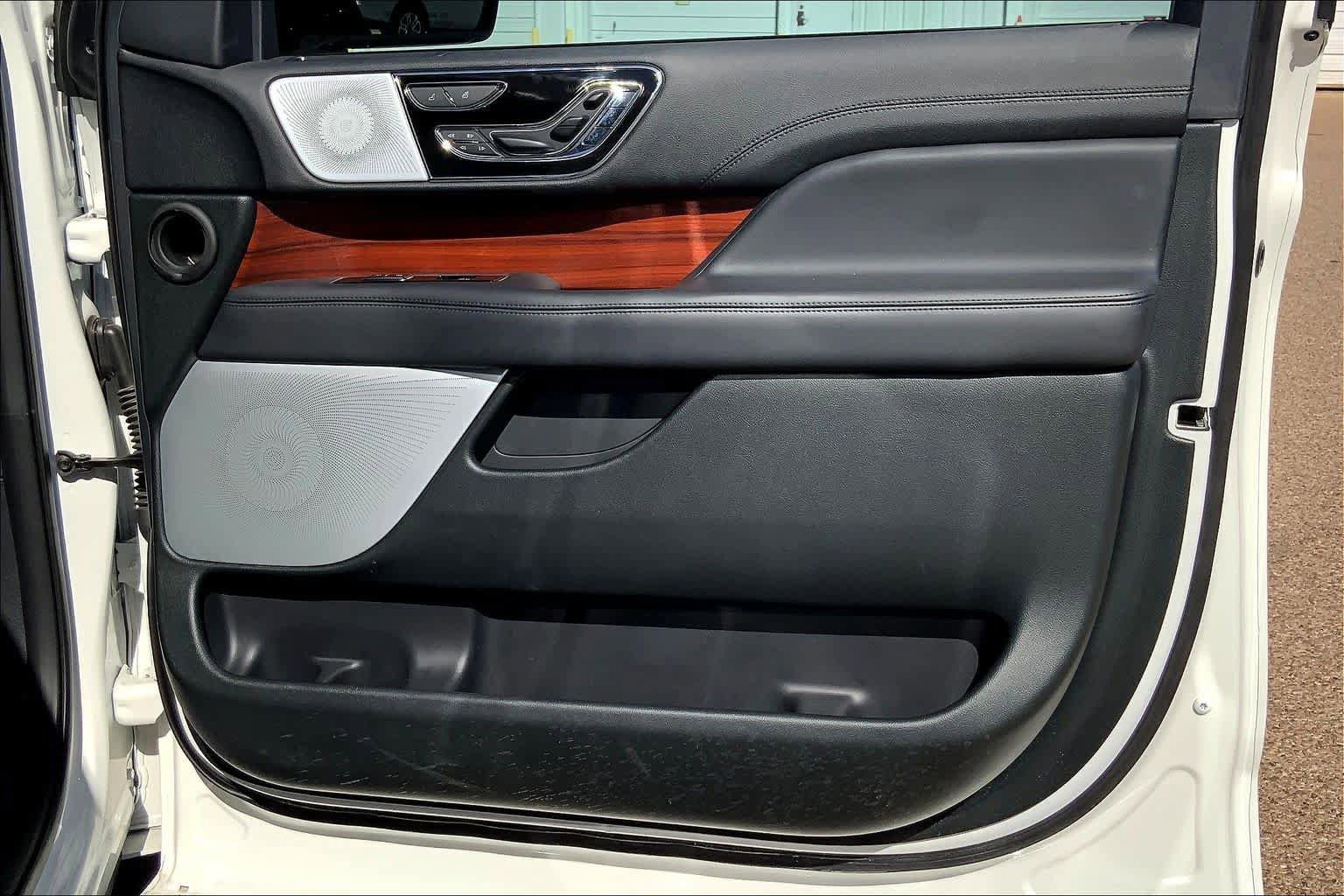 Used 2024 Lincoln Navigator Reserve image 23