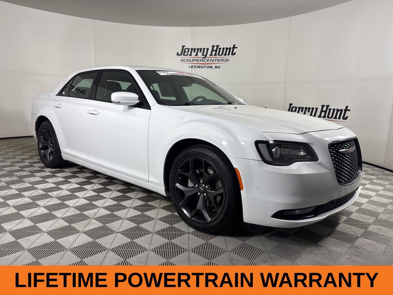 Used 2023 Chrysler 300 S RWD image 4