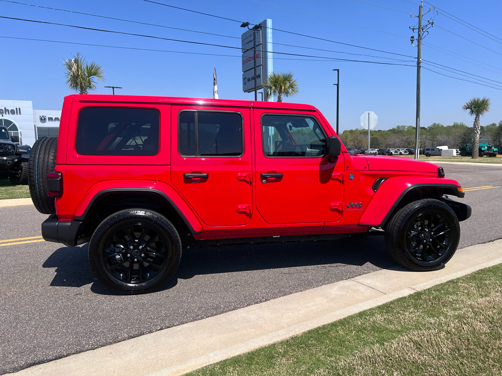 Certified 2025 Jeep Wrangler Unlimited Sahara w/ Safety Group AWD/4WD image 2