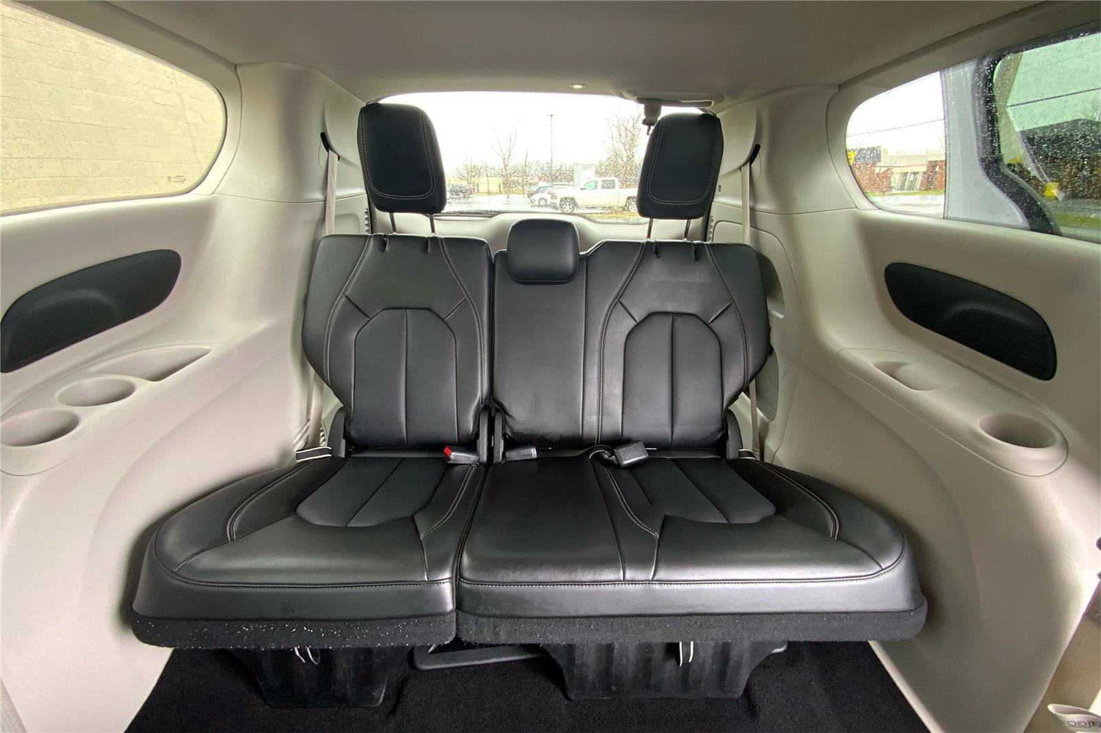 Used 2024 Chrysler Pacifica Touring-L FWD image 37