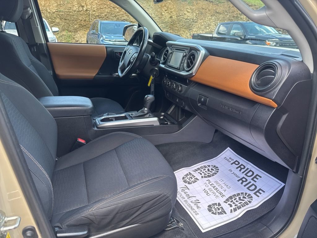 Used 2016 Toyota Tacoma SR5 w/ SR5 Appearance Package (SN) image 11