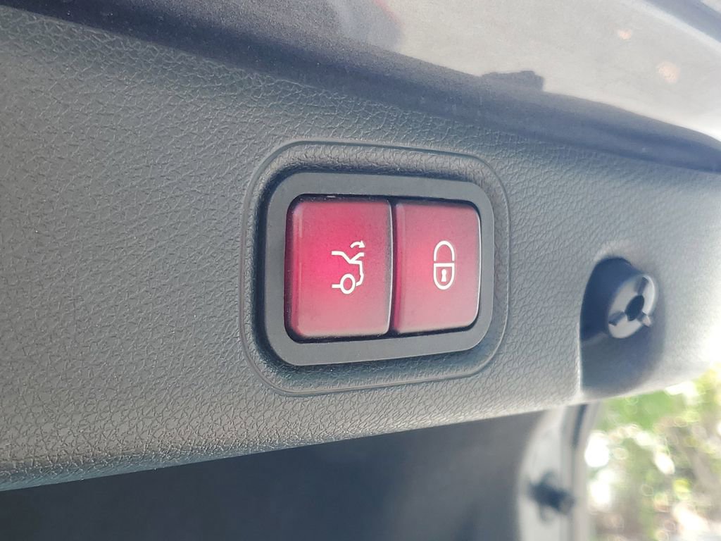 Used 2018 Mercedes-Benz E 300 4MATIC image 11