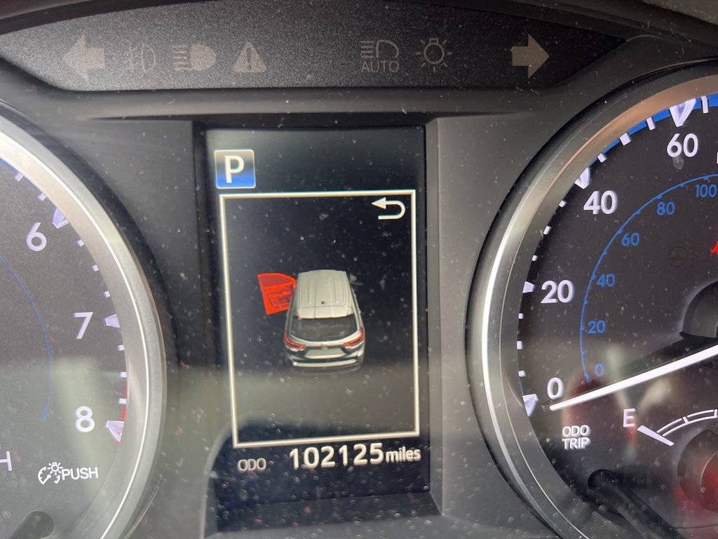 Used 2017 Toyota Highlander Plus AWD/4WD image 7