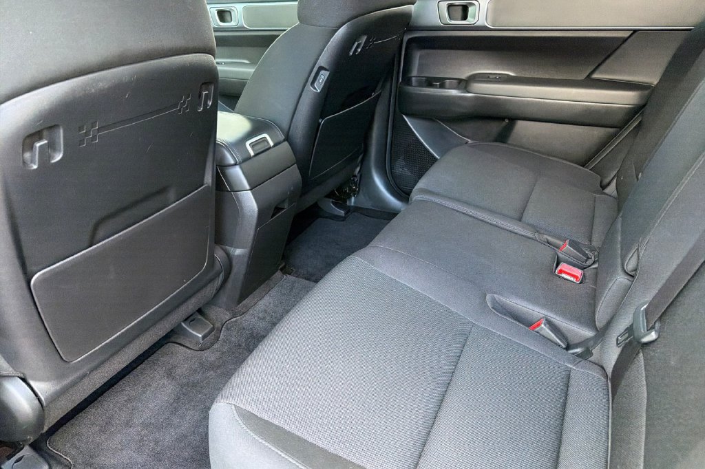 Certified 2025 Hyundai Santa Fe SE AWD/4WD image 13