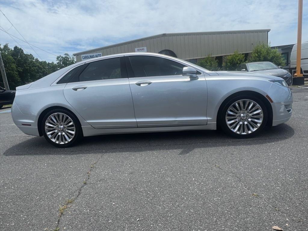 Used 2013 Lincoln MKZ FWD image 4